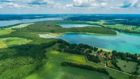 Jezioro Harsz położone blisko północnych szlaków WJM z drona - zdjęcie 3