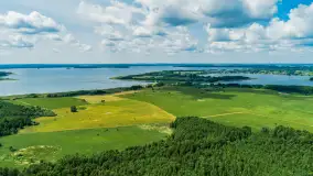 Jezioro Harsz położone blisko północnych szlaków WJM z drona - zdjęcie 16