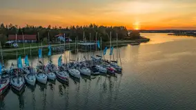 Zachód słońca z drona nad jeziorem Górkło, czerwiec 2025 r. - zdjęcie 3