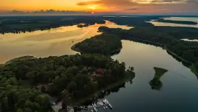 Zachód słońca nad jeziorem Kisajno, Łabędzi Ostrów, lipiec 2025 r. - zdjęcie 11