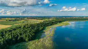 Port Mix Mamry nad jeziorem Mamry z lotu ptaka, lipiec 2025 r. - zdjęcie 2