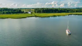 Port Mix Mamry nad jeziorem Mamry z lotu ptaka, lipiec 2025 r. - zdjęcie 11