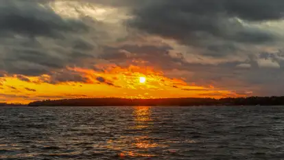 Wietrzny ale jednak zachód słońca w Ogonkach, czerwiec 2025 r.