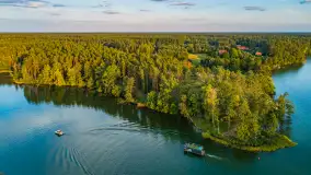 Jezioro Nidzkie i przystań OW Wodnik na fotkach  z drona, sierpień 2025 r. - zdjęcie 3