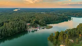 Jezioro Nidzkie i przystań OW Wodnik na fotkach  z drona, sierpień 2025 r. - zdjęcie 23