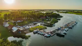 Wieczór w Marinie Górkło z drona, koniec lipca 2025 r. - zdjęcie 21