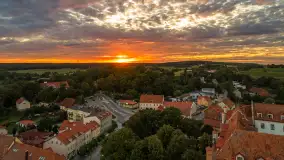 Ryn z lotu ptaka o zachodzie słońca, sierpień 2025 r. - zdjęcie 50