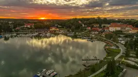 Ryn z lotu ptaka o zachodzie słońca, sierpień 2025 r. - zdjęcie 34