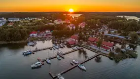 Zachód słońca z drona nad jeziorem Tajty i Piękną Góra, sierpień 2025 r. - zdjęcie 24