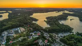 Zachód słońca z drona nad jeziorem Tajty i Piękną Góra, sierpień 2025 r. - zdjęcie 15