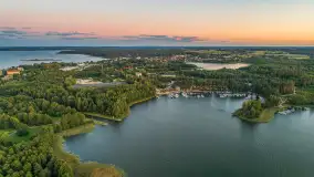 Zachód słońca z drona nad jeziorem Tajty i Piękną Góra, sierpień 2025 r. - zdjęcie 26