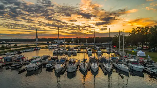 Zachód słońca nad Giżyckiem i Ekomariną, sierpień 2025 r.