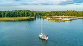 Mamry, Węgorapa i Węgorzewo w tle z drona, sierpień 2025 r. - zdjęcie 23