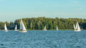 Żagle i ruch na jeziorze Kisajno, ostatnie dni lata, wrzesień 2025 r. - zdjęcie 29