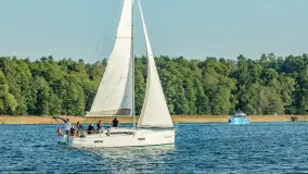 Żagle i ruch na jeziorze Kisajno, ostatnie dni lata, wrzesień 2025 r. - zdjęcie 19