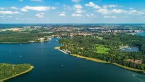 Jezioro Kisajno i port Łabędzi Ostrów na początku września 2025 r. z drona - zdjęcie 16