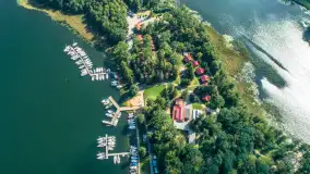 Jezioro Kisajno i port Łabędzi Ostrów na początku września 2025 r. z drona - zdjęcie 31