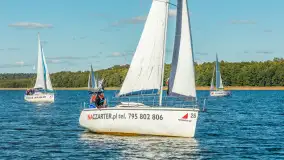 Jezioro Kisajno pełne jachtów, trwa żeglarski wrzesień 2025 - zdjęcie 7