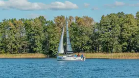 Jezioro Kisajno pełne jachtów, trwa żeglarski wrzesień 2025 - zdjęcie 21