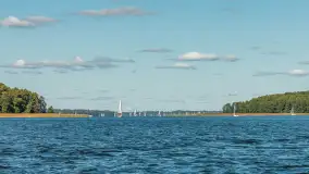 Jezioro Kisajno pełne jachtów, trwa żeglarski wrzesień 2025 - zdjęcie 27