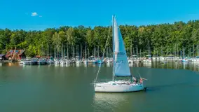 Pod Dębem nad jeziorem Nidzkim z lotu ptaka, sierpień 2025 r. - zdjęcie 2