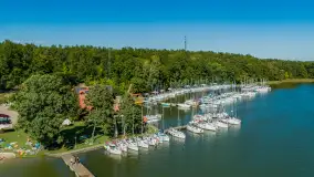 Pod Dębem nad jeziorem Nidzkim z lotu ptaka, sierpień 2025 r. - zdjęcie 7