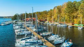 Barwy jesieni nad jeziorem Nidzkim i portem Pod Dębem, październik 2025 r. - zdjęcie 2