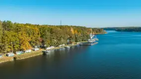Barwy jesieni nad jeziorem Nidzkim i portem Pod Dębem, październik 2025 r. - zdjęcie 19