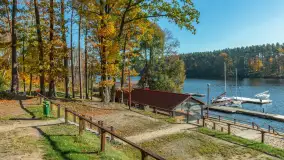 Jesień nad jeziorem Nidzkim, port i ośrodek Wodnik, Ruciane-Nida, październik 2025 r. - zdjęcie 5