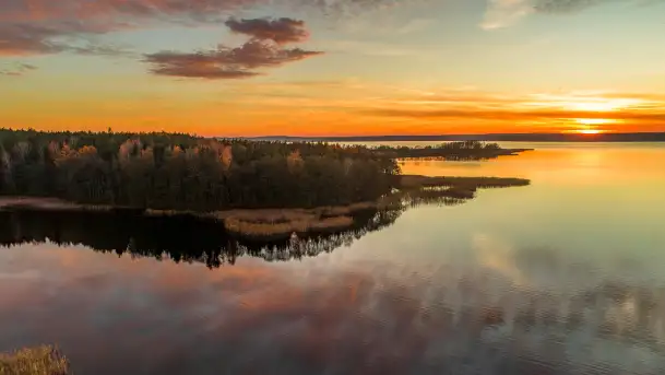 Zachód słońca nad jeziorem Gołdopiwo z drona, listopad 2025 r.