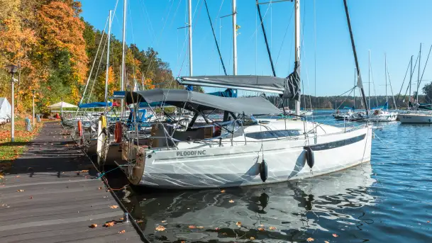 Jesienne kadry w porcie Pod Dębem, nad jeziorem Nidzkim, październik 2025 r.