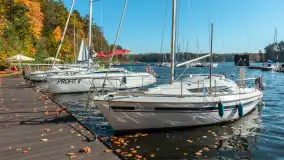 Jesienne kadry w porcie Pod Dębem, nad jeziorem Nidzkim, październik 2025 r. - zdjęcie 12