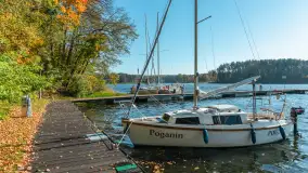 Jesienne kadry w porcie Pod Dębem, nad jeziorem Nidzkim, październik 2025 r. - zdjęcie 31