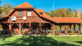 Jesienne kadry w porcie Pod Dębem, nad jeziorem Nidzkim, październik 2025 r. - zdjęcie 20