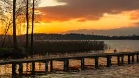 Zachód słońca nad jeziorem Bocznym w Rydzewie, listopad 2025 r. - zdjęcie 3