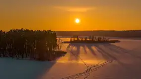 Zachód słońca nad jeziorem Nidzkim, Ruciane Nida z drona, styczeń 2026 r.  - zdjęcie 1