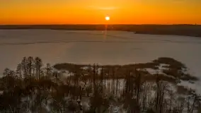 Zachód słońca nad jeziorem Nidzkim, Ruciane Nida z drona, styczeń 2026 r.  - zdjęcie 19