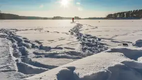Wodnik nad jeziorem Nidzkim w zimowej scenerii, styczeń 2026 r. - zdjęcie 9