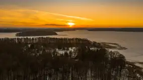 Zachód słońca nad jeziorem Kisajno z drona, Pierkunowo, luty 2026 r. - zdjęcie 35