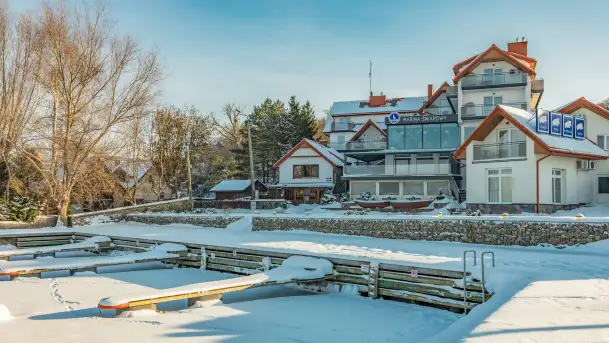 Marina Śniardwy i największe polskie jezioro w zimowej scenerii, styczeń 2026 r.