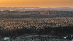 Zachód słońca nad jeziorem Ryńskim z drona, luty 2026 r. - zdjęcie 18