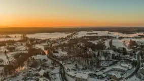 Zachód słońca nad jeziorem Ryńskim z drona, luty 2026 r. - zdjęcie 21