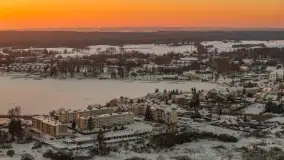 Zachód słońca nad jeziorem Ryńskim z drona, luty 2026 r. - zdjęcie 30