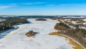 Jezioro Jędzelewo i Stare Juchy z lotu ptaka w zimowej scenerii, luty 2026 r. - zdjęcie 19