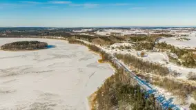 Jezioro Jędzelewo i Stare Juchy z lotu ptaka w zimowej scenerii, luty 2026 r. - zdjęcie 16