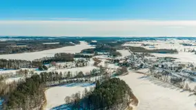 Wieś Sucholaski przy jeziorze Wydmińskim z zimowego lotu ptaka, luty 2026 r. - zdjęcie 3