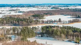 Wieś Sucholaski przy jeziorze Wydmińskim z zimowego lotu ptaka, luty 2026 r. - zdjęcie 7