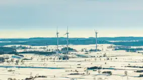 Wieś Sucholaski przy jeziorze Wydmińskim z zimowego lotu ptaka, luty 2026 r. - zdjęcie 11