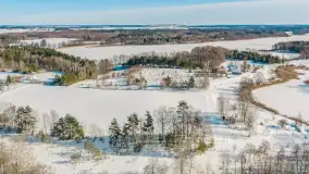 Wieś Sucholaski przy jeziorze Wydmińskim z zimowego lotu ptaka, luty 2026 r. - zdjęcie 25
