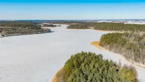 Wieś Sucholaski przy jeziorze Wydmińskim z zimowego lotu ptaka, luty 2026 r. - zdjęcie 32